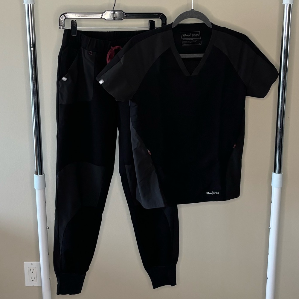 DISNEY X FIGS SCRUB SET MICKEY MOUSE BLACK LIMITED EDITION